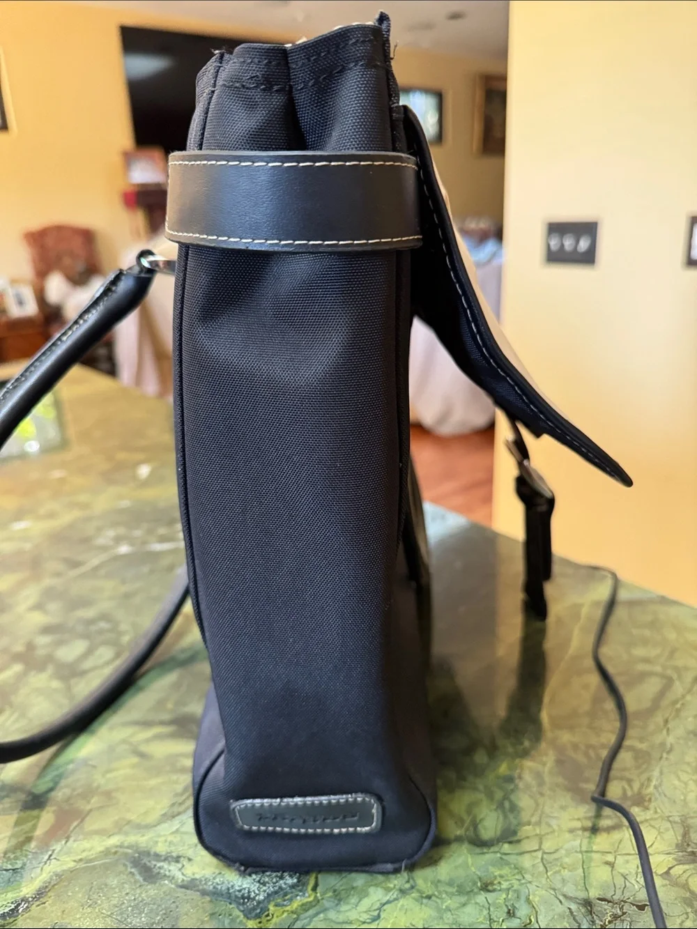 Excellent Condition Targus Laptop Case 15 x 14.5 x 4” Leather like accents